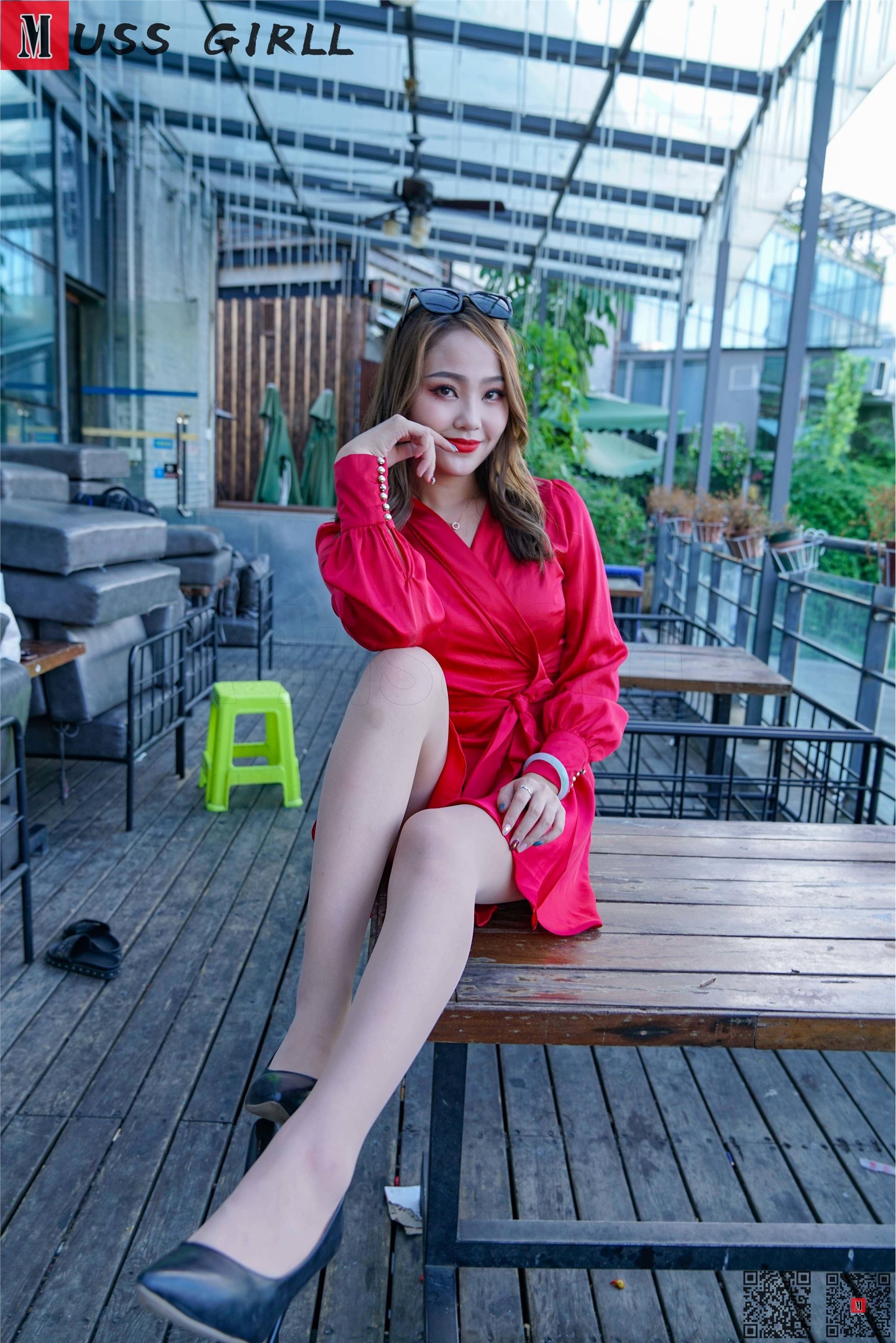 MussGirl慕丝女郎  NO.174 丝袜红裙